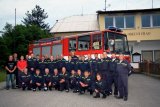 Jednotka sboru dobrovolných hasičů obce Chotoviny před obecním úřadem